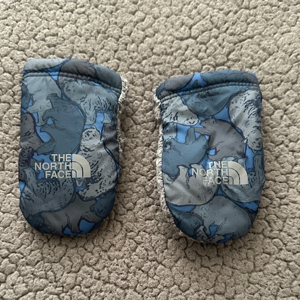 The North Face Kids Blue Camo Fleece Mittens